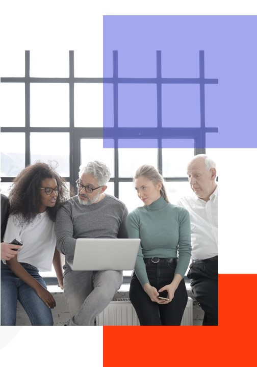 TENYUS Social Consulting. Accesibilidad, Tecnología Social y Universalidad. Tecnología para facilitar la vida de las personas imagen de varias personas analizando la información desde un portatil